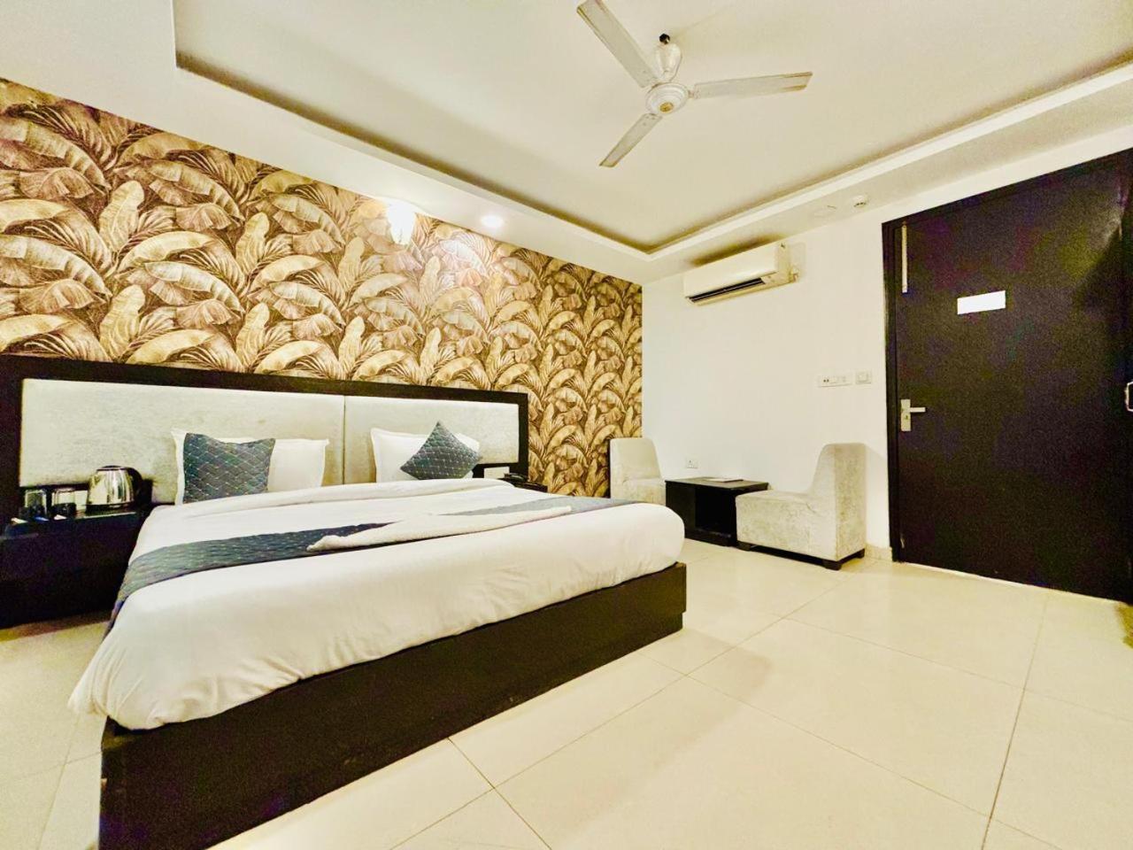 The Bellwood Suites Near Igi Airport New Delhi Eksteriør billede