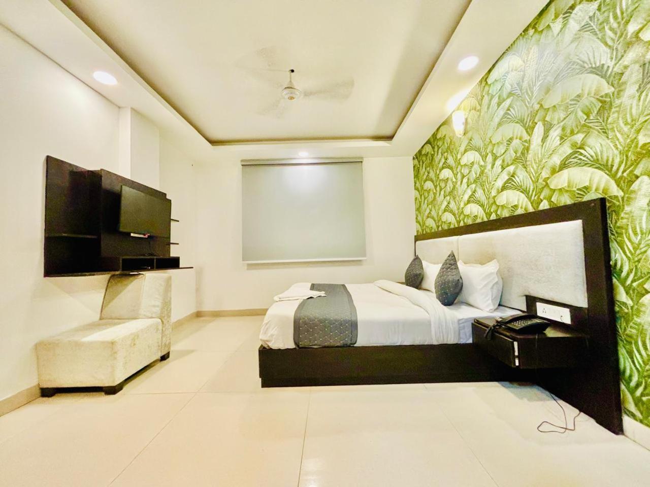 The Bellwood Suites Near Igi Airport New Delhi Eksteriør billede