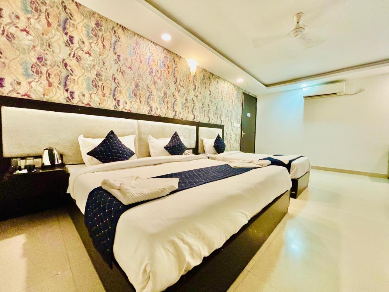 The Bellwood Suites Near Igi Airport New Delhi Eksteriør billede